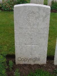 Etaples Military Cemetery - Amos, Vincent