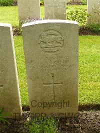 Etaples Military Cemetery - Anderson, C R