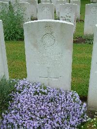 Etaples Military Cemetery - Anderson, H J