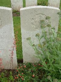 Etaples Military Cemetery - Andrew, Francis Douglas