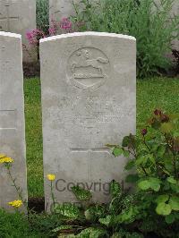 Etaples Military Cemetery - Andrews, W D