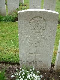 Etaples Military Cemetery - Angus, Leslie George