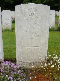 Etaples Military Cemetery - Appleton, William Edward