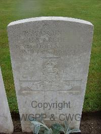 Etaples Military Cemetery - Archer, F J