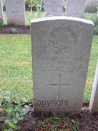 Etaples Military Cemetery - Archer, J