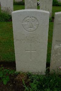 Etaples Military Cemetery - Aris, F