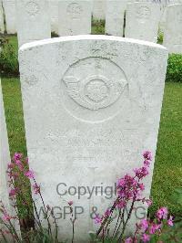 Etaples Military Cemetery - Armstrong, W