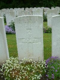 Etaples Military Cemetery - Armstrong, Walter