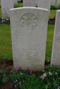 Etaples Military Cemetery - Arnold, W