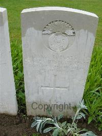 Etaples Military Cemetery - Arnot, George Sutherland