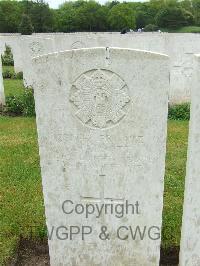 Etaples Military Cemetery - Arnott, A