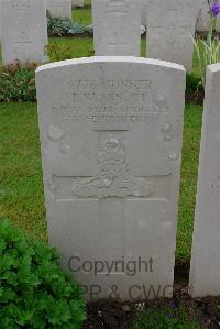 Etaples Military Cemetery - Arnott, Percival William