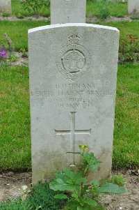 Etaples Military Cemetery - Arnould, Derek Clement