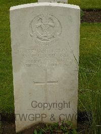 Etaples Military Cemetery - Ash, W C C