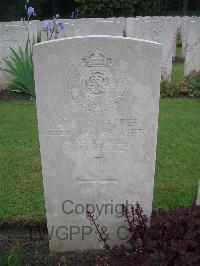 Etaples Military Cemetery - Ashton, Peter Walter