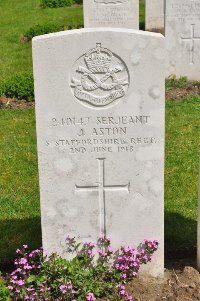 Etaples Military Cemetery - Aston, J