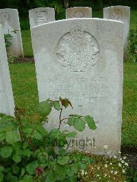 Etaples Military Cemetery - Atkinson, R E