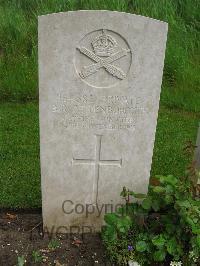 Etaples Military Cemetery - Attenborough, B R