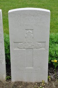 Etaples Military Cemetery - Auger, Arthur