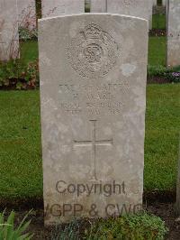 Etaples Military Cemetery - Avard, Harry