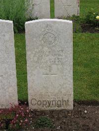 Etaples Military Cemetery - Axam, John