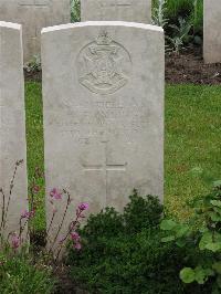 Etaples Military Cemetery - Ayling, Walter Edwin