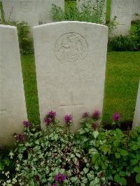 Etaples Military Cemetery - Aylott, Victor Alfred William