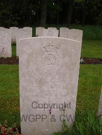 Etaples Military Cemetery - Bagley, T W