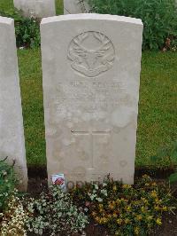 Etaples Military Cemetery - Baikie, A