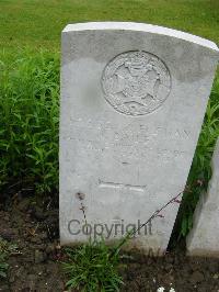 Etaples Military Cemetery - Bailey, J