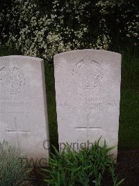 Etaples Military Cemetery - Bailey, S