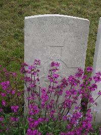 Etaples Military Cemetery - Bailey, W