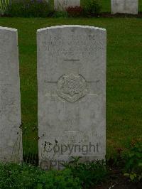 Etaples Military Cemetery - Baitson, William