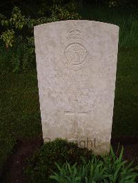 Etaples Military Cemetery - Baker, C