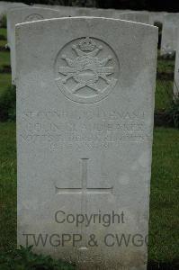 Etaples Military Cemetery - Baker, Colin Claud