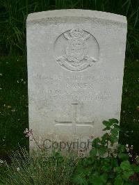 Etaples Military Cemetery - Baker, C