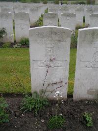 Etaples Military Cemetery - Baker, C W