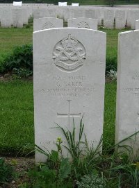 Etaples Military Cemetery - Baker, G