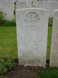 Etaples Military Cemetery - Baker, Henry William