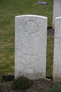 Etaples Military Cemetery - Baker, J