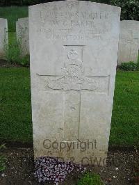 Etaples Military Cemetery - Baker, W G