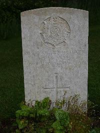 Etaples Military Cemetery - Ball, J H