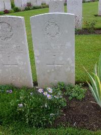 Etaples Military Cemetery - Ballard, F V