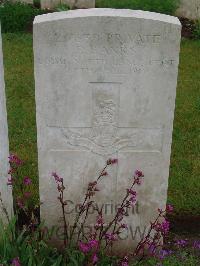 Etaples Military Cemetery - Banks, R