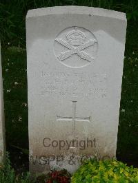 Etaples Military Cemetery - Barfoot, R H