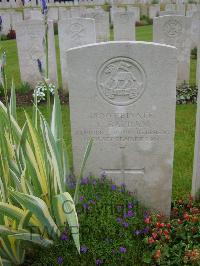 Etaples Military Cemetery - Barham, F