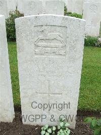 Etaples Military Cemetery - Barker, A