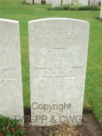 Etaples Military Cemetery - Barker, Alfred Georges