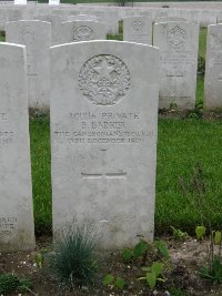 Etaples Military Cemetery - Barker, Bernard