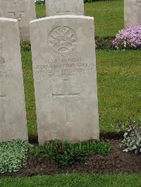 Etaples Military Cemetery - Barker, George William